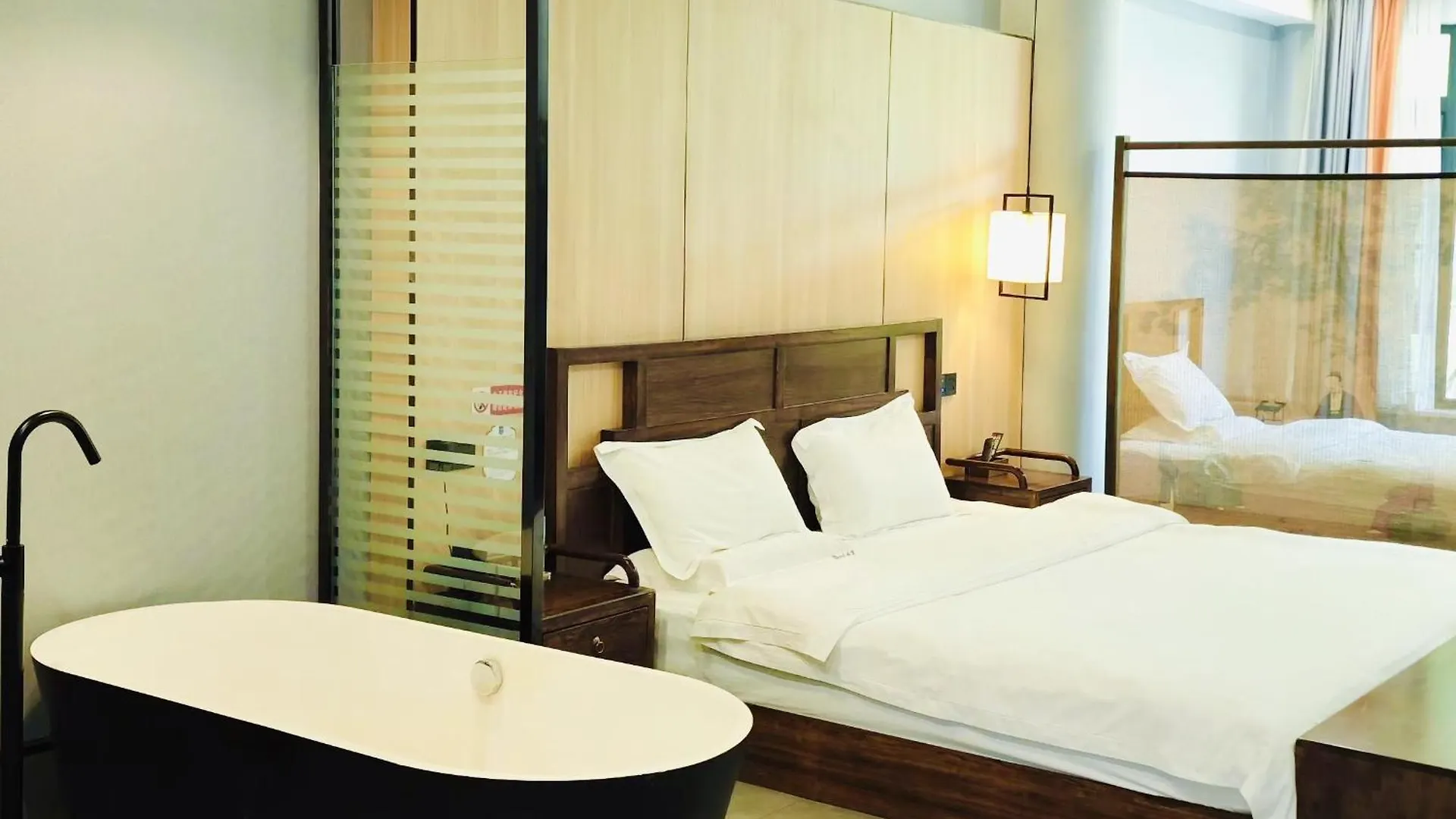 ***  Qichi Waterfront B&B Hotel Lojang Kína